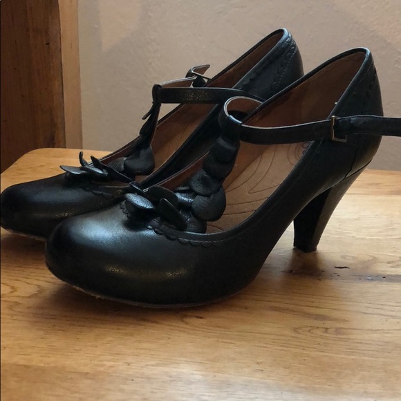 Clarks Shoes - Born Indigo Heels, size 6